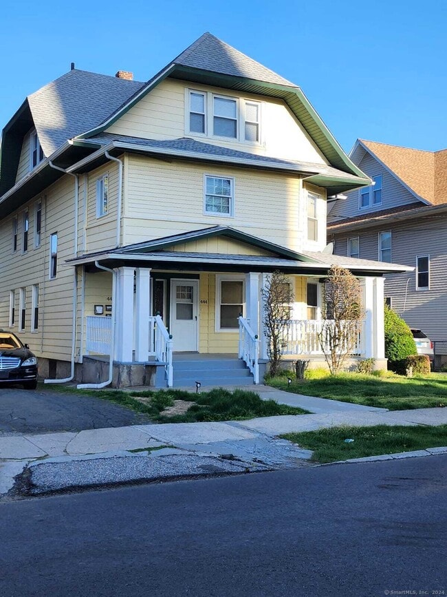 Building Photo - 446 Ridgefield Ave