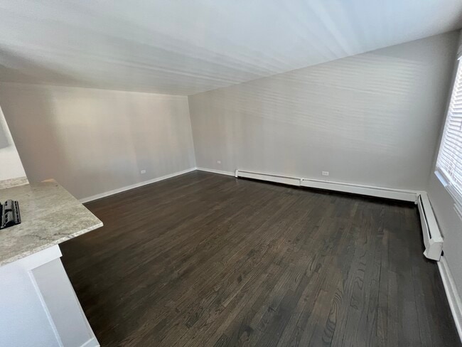 Foto del edificio - 4801 N Ridgeway Ave