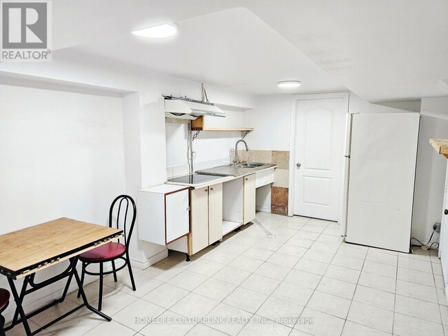 Building Photo - 39 Treetops Ct