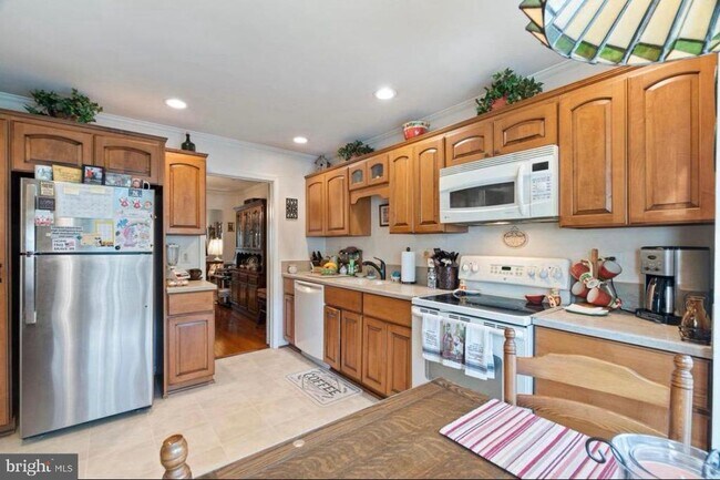 Building Photo - 7720 Bristol Square Ct