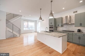 Building Photo - 444 Fairmount Ave