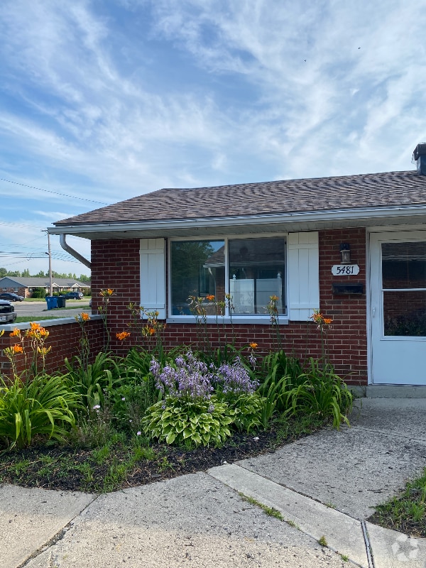 Building Photo - 5481 Bellefontaine Rd