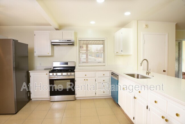 Foto del edificio - 3522 S Toledo Ave