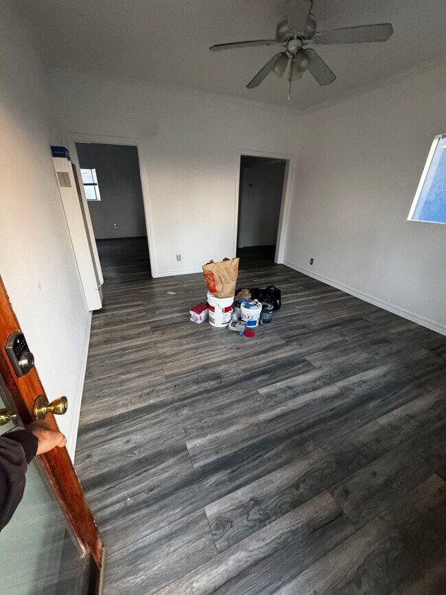 Foto del edificio - 1461 Carroll Ave