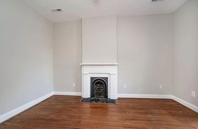 Building Photo - 513 S Laurel St