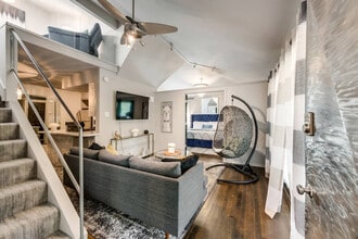 Building Photo - 5002 Junius St