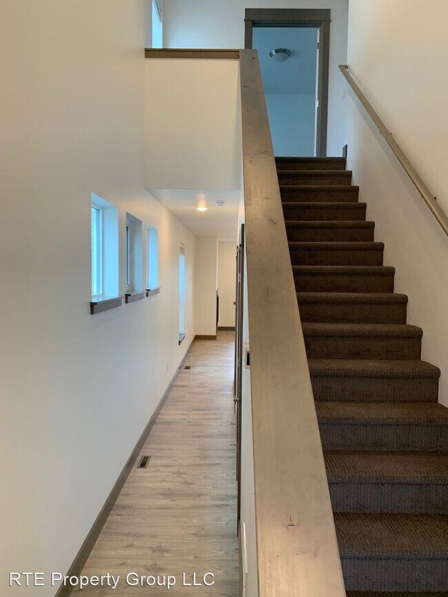 Building Photo - 2 br, 2.5 bath House - 5180 Sherwood Way U...