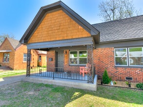 Building Photo - 2212 N Kelham Ave