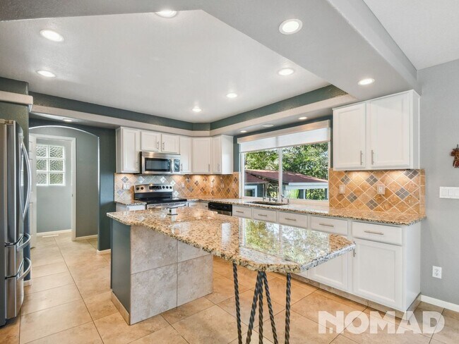 Foto del edificio - 4 Bedroom Single Family in Highlands Ranch