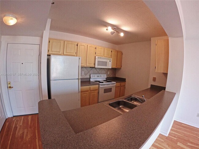 Building Photo - 2665 SW 37th Ave
