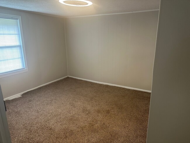 Photo - 435 W Queen St House