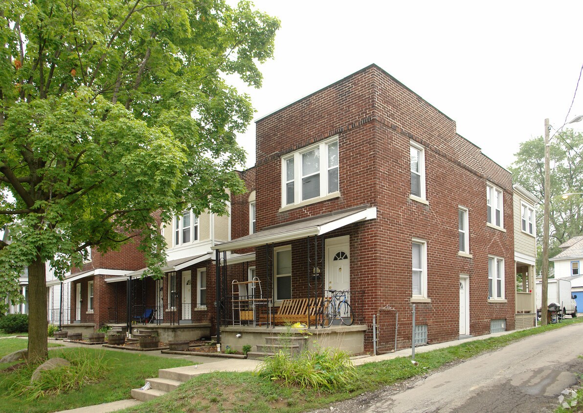 21122120 Indianola Ave, Columbus, OH 43201 Apartments in Columbus