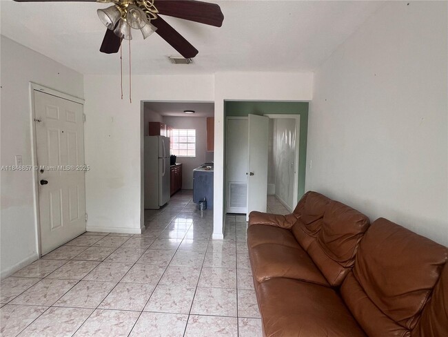 Building Photo - 608 SW 15th Ave
