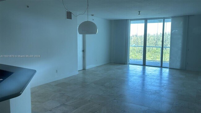 Building Photo - 14951 Royal Oaks Ln