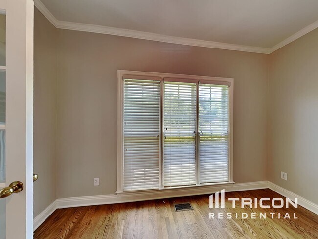 Foto del edificio - 195 Forrest Lake Rd