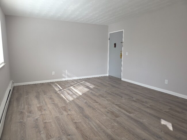 Photo - 3339-3339 Epworth Ave Apartment