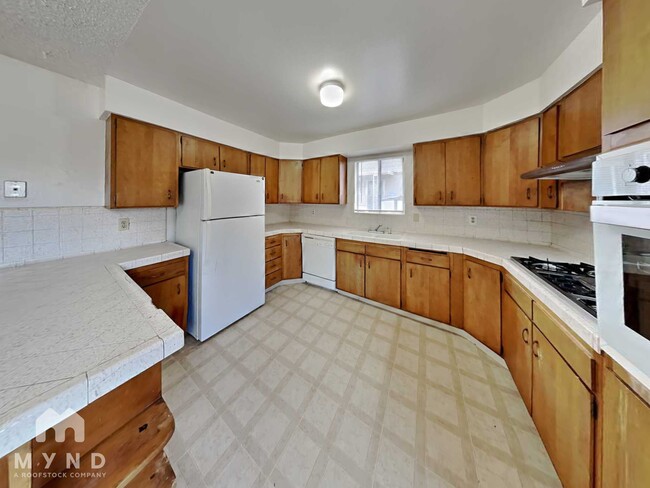 Building Photo - 333 9th St