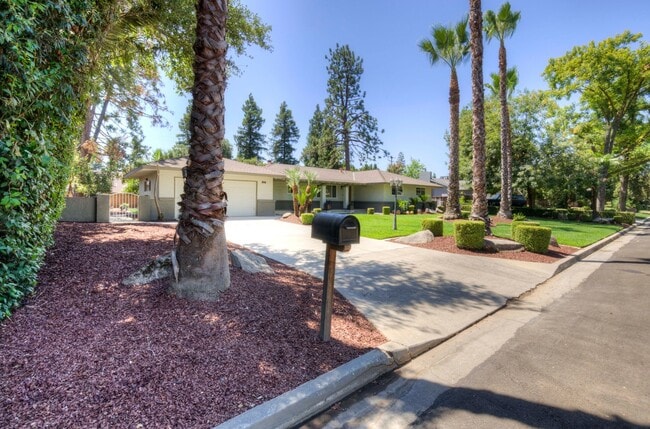 Building Photo - 2553 W Scott Ave