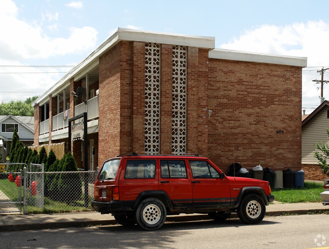 Primary Photo - 604 Main Ave