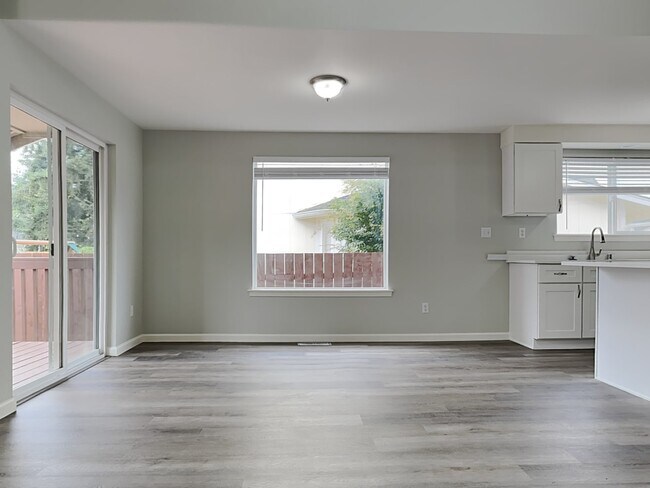 Building Photo - 8703 Sebastian Dr NE