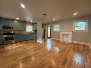 Building Photo - 2105 Kinney Ave