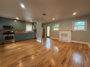 Building Photo - 2105 Kinney Ave