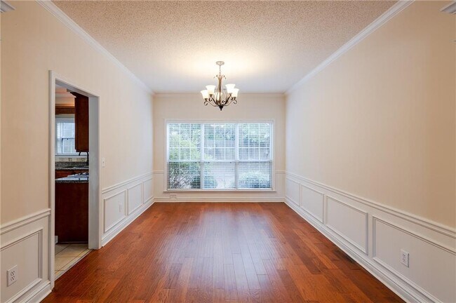 Foto del edificio - 1060 Lyndhurst Way