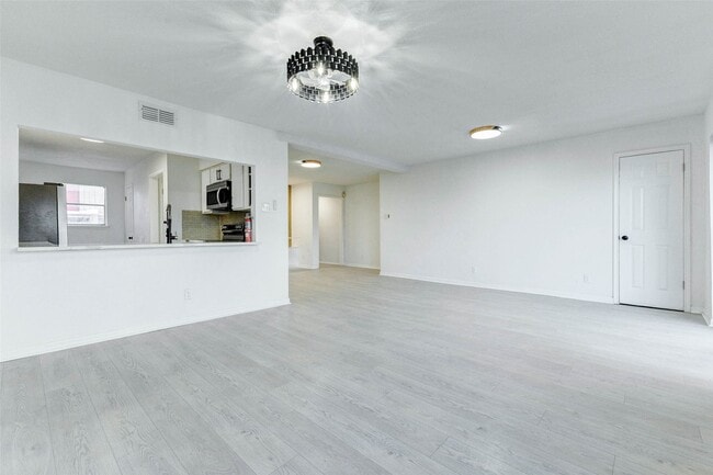 Building Photo - 2135 Casa Rio Cir