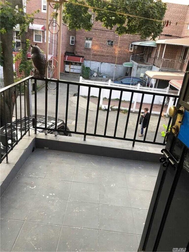 Foto del edificio - 82-33 Ankener Ave