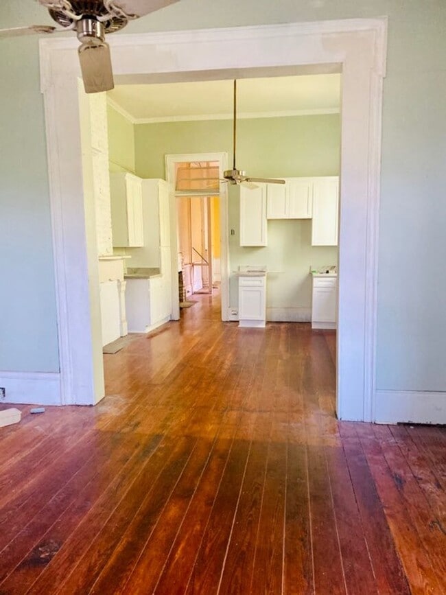 Building Photo - far1235