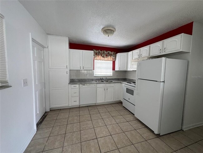 Building Photo - 8922 El Portal Dr