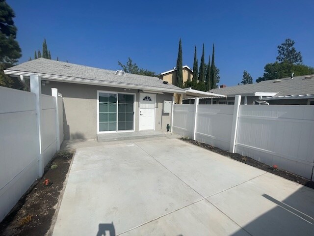 Foto del edificio - 11367 Reseda Blvd