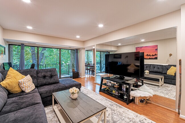 Building Photo - 2037 Royal Fern Ct