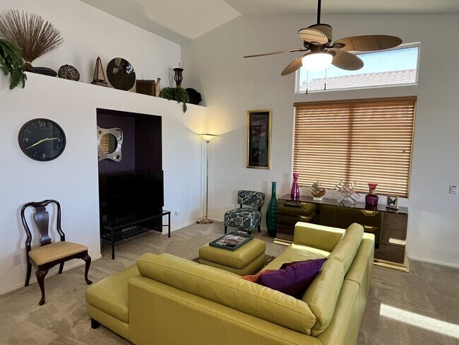 Foto del edificio - 3928 E Minton St