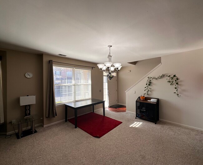 Building Photo - 3913 Radcliff Dr