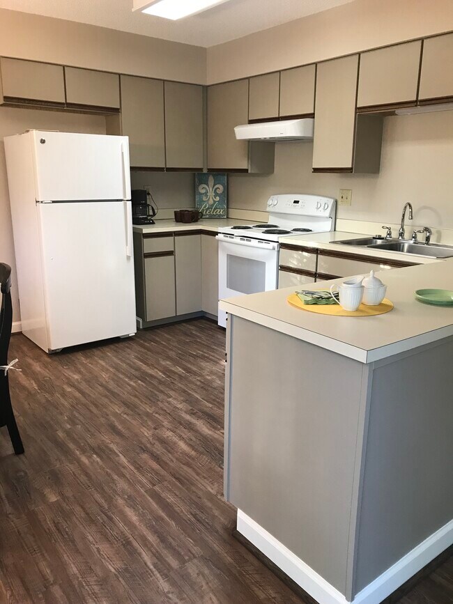 Kitchen - 2752 Victory Ct