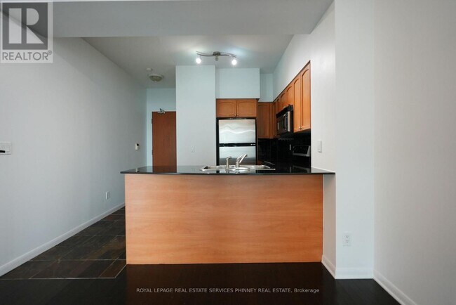 Building Photo - 219 Fort York Blvd