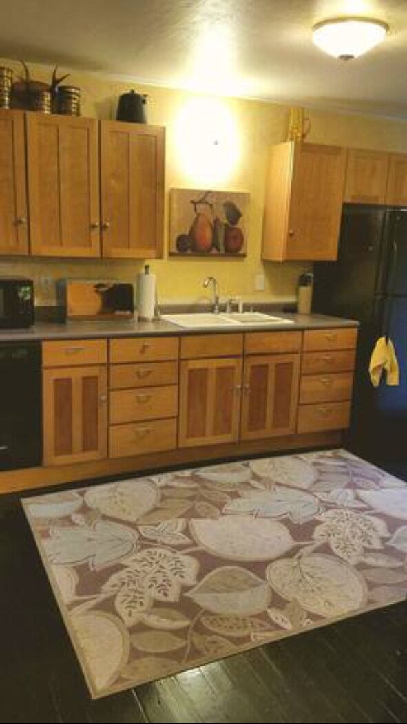 kitchen - 993 W 4th Ave