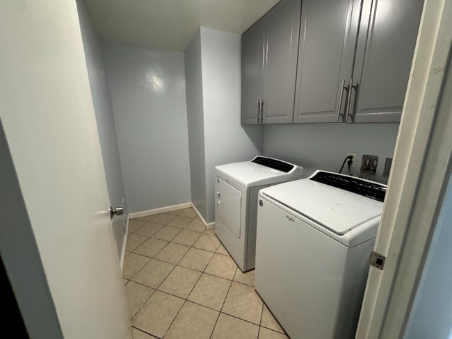 Building Photo - 1012 Valhalla Dr