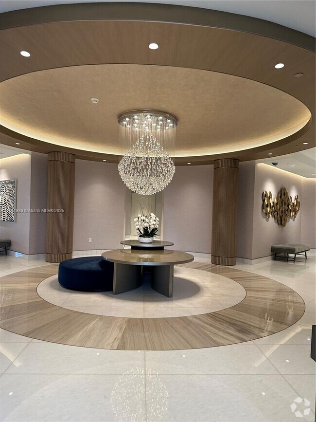 Building Photo - 888 Brickell Key Dr