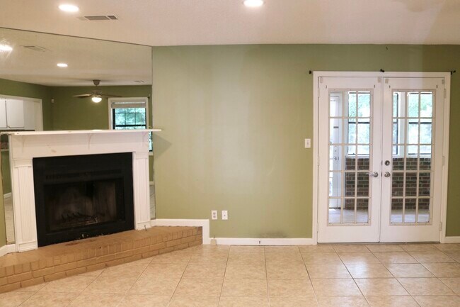 Foto del edificio - 6027 WinterGreen Rd NW
