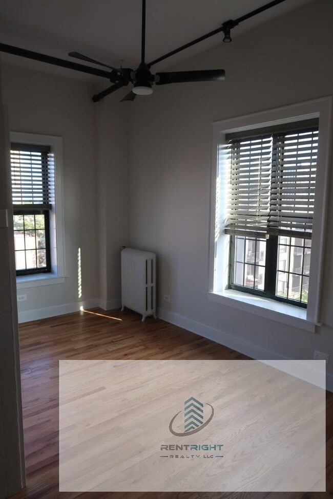 Building Photo - 4526 N Sheridan Rd