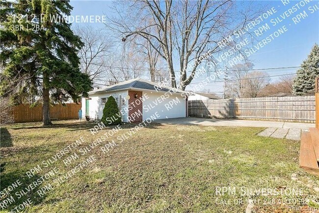 Building Photo - 3 Bed 2 Bath Brick Ranch with Finished Bas...