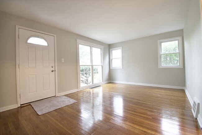 Building Photo - 721 E 250th St