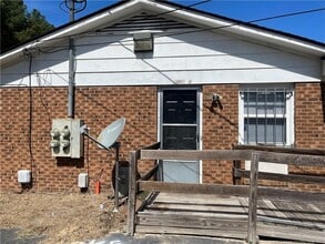 Building Photo - 4953 Fieldcrest Dr