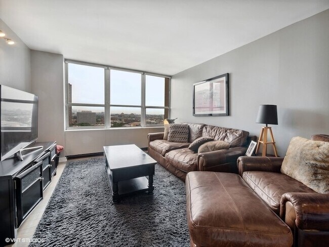 Building Photo - 655 W Irving Park Road Unit 1707