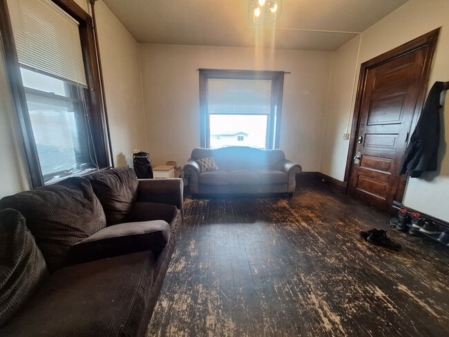 Building Photo - Large 3 Bedroom Open July 1st!