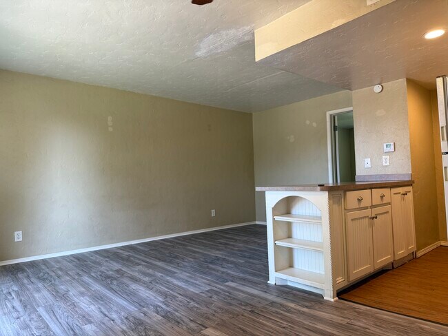 Foto 2 de la sala de estar - The Colonies Apartments