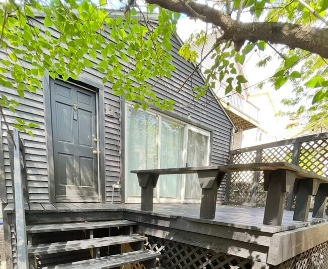 Building Photo - 2233 N Janssen Ave