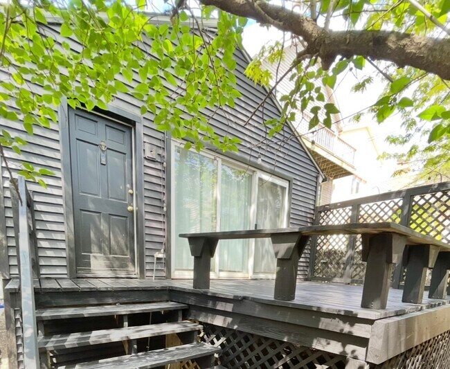 Coach House - 2233 N Janssen Ave